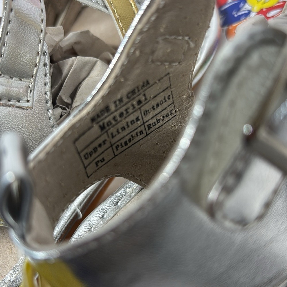 Squeaker Sneaker easy on squeaking Silver and Gold Kids teaching Sandals 6 - Picture 4 of 13